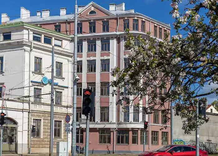 Charming Old Town Loft Apartment *